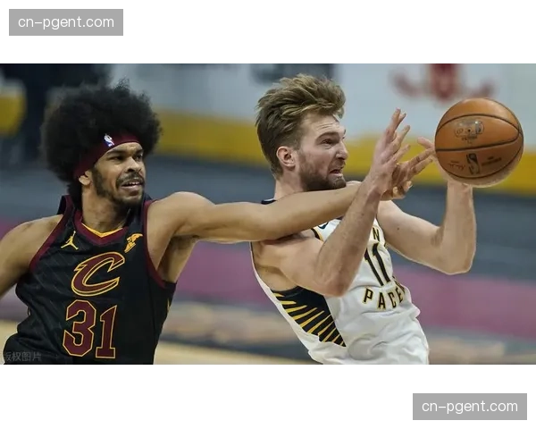 范甘迪识破步行者战术手势,防守指挥艺术展现经验价值 范甘迪识破步行者战术手势,防守指挥艺术展现经验价值